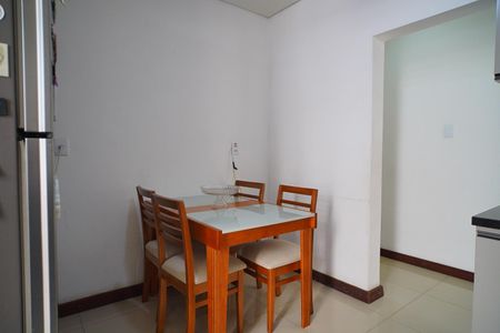 Apartamento para alugar com 107m², 3 quartos e sem vagaCozinha 
