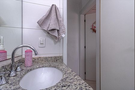 Apartamento à venda com 68m², 2 quartos e 1 vagabanheiro social_4