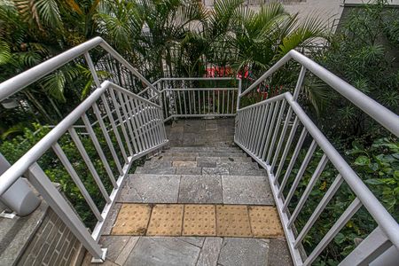 Apartamento à venda com 68m², 2 quartos e 1 vagaacesso para as áreas externas e hall social_2