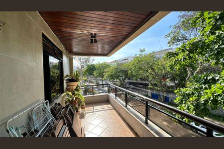 Apartamento à venda com 106m², 2 quartos e 1 vaga Apartamento à venda com 106m², 2 quartos e 1 vagaVaranda