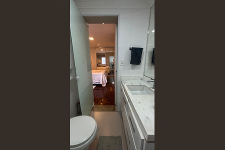 Casa à venda com 136m², 2 quartos e 3 vagasBanheiro da Suíte 2