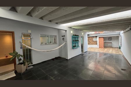 Casa à venda com 136m², 2 quartos e 3 vagasQuintal - Garagem