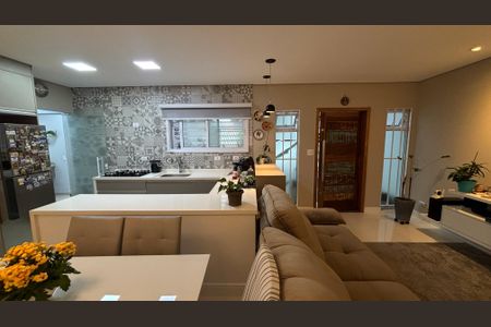 Casa à venda com 136m², 2 quartos e 3 vagasSala - Cozinha