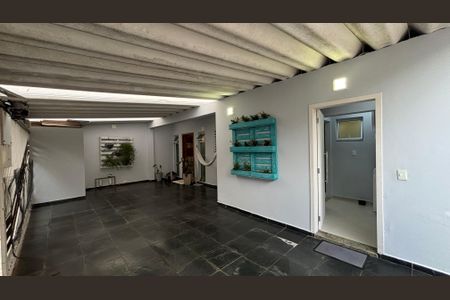 Casa à venda com 136m², 2 quartos e 3 vagasQuintal - Garagem