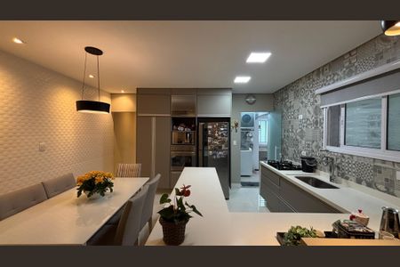 Casa à venda com 136m², 2 quartos e 3 vagasSala - Cozinha