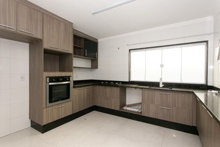 Casa para alugar com 300m², 4 quartos e 2 vagasCozinha