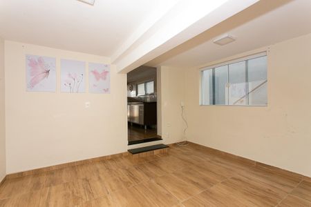 Casa para alugar com 300m², 4 quartos e 2 vagasCasa 2 - Sala