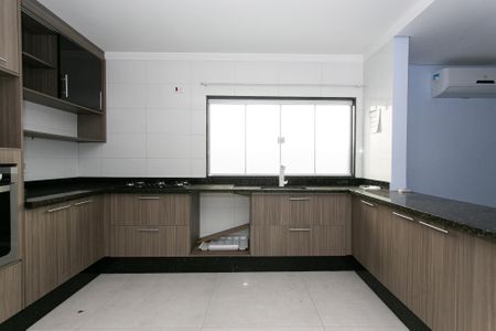 Casa para alugar com 300m², 4 quartos e 2 vagasCozinha