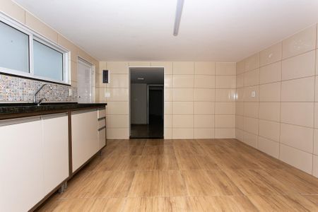 Casa para alugar com 300m², 4 quartos e 2 vagasCasa 2 - Cozinha