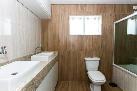 Casa para alugar com 300m², 4 quartos e 2 vagasBanheiro da Suíte