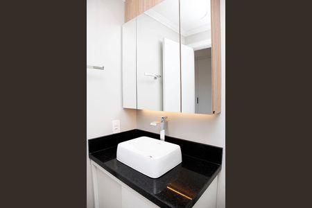 Banheiro de kitnet/studio para alugar com 1 quarto, 27m² em Cidade Baixa, Porto Alegre