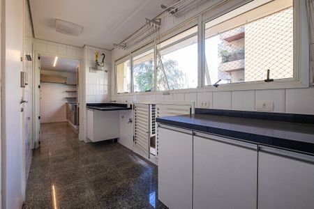 Apartamento à venda com 193m², 3 quartos e 4 vagas Apartamento à venda com 193m², 3 quartos e 4 vagasÁrea de Serviço