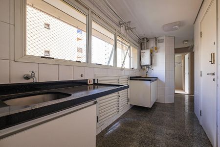 Apartamento à venda com 193m², 3 quartos e 4 vagas Apartamento à venda com 193m², 3 quartos e 4 vagasÁrea de Serviço