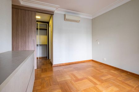 Apartamento à venda com 193m², 3 quartos e 4 vagas Apartamento à venda com 193m², 3 quartos e 4 vagasSuíte 1