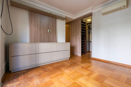 Apartamento à venda com 193m², 3 quartos e 4 vagas Apartamento à venda com 193m², 3 quartos e 4 vagasSuíte 1