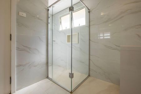 Apartamento à venda com 193m², 3 quartos e 4 vagas Apartamento à venda com 193m², 3 quartos e 4 vagasSuíte 1 - Banheiro