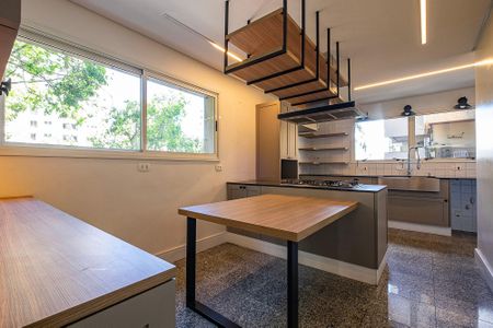 Apartamento à venda com 193m², 3 quartos e 4 vagas Apartamento à venda com 193m², 3 quartos e 4 vagasCozinha