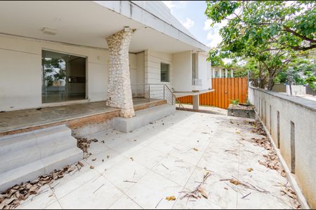 Casa à venda com 740m², 5 quartos e 6 vagasÁrea externa