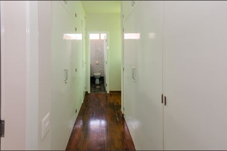 Casa à venda com 740m², 5 quartos e 6 vagasCloset suíte 1