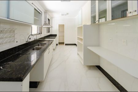 Casa à venda com 740m², 5 quartos e 6 vagasCozinha