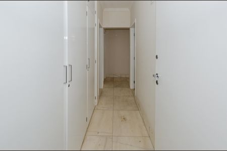 Casa à venda com 740m², 5 quartos e 6 vagasCorredor