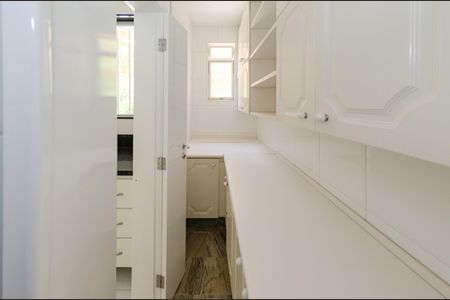 Casa à venda com 740m², 5 quartos e 6 vagasDispensa