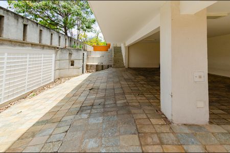 Casa à venda com 740m², 5 quartos e 6 vagasGaragem
