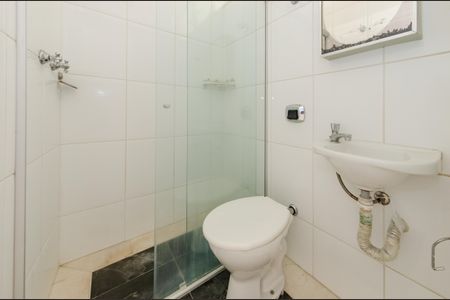 Casa à venda com 740m², 5 quartos e 6 vagasBanheiro de serviço