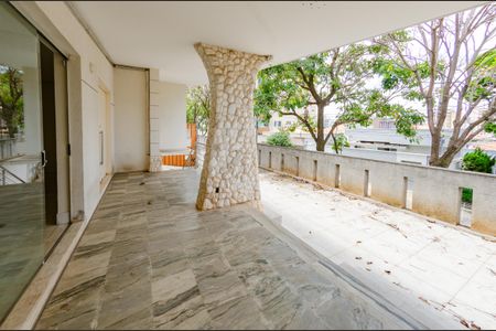 Casa à venda com 740m², 5 quartos e 6 vagasÁrea externa