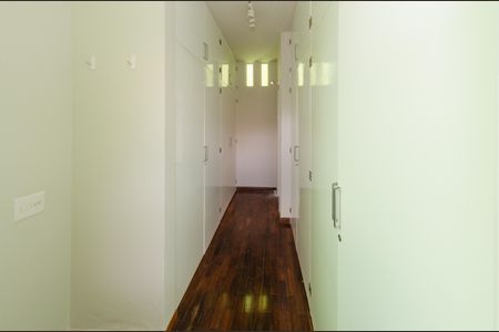 Casa à venda com 740m², 5 quartos e 6 vagasCloset suíte 1