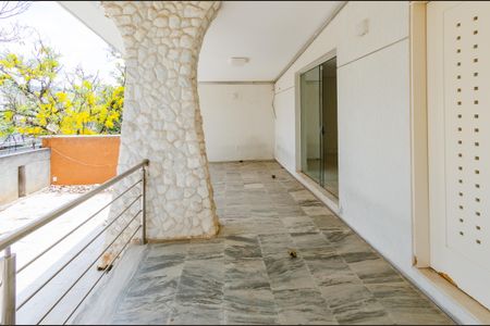 Casa à venda com 740m², 5 quartos e 6 vagasÁrea externa