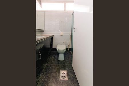 Casa à venda com 740m², 5 quartos e 6 vagasBanheiro suíte 1