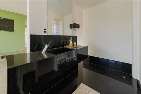 Casa à venda com 740m², 5 quartos e 6 vagasSalão