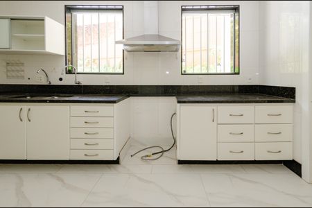 Casa à venda com 740m², 5 quartos e 6 vagasCozinha