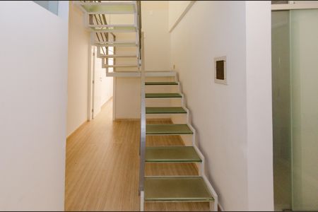 Casa à venda com 740m², 5 quartos e 6 vagasEscada