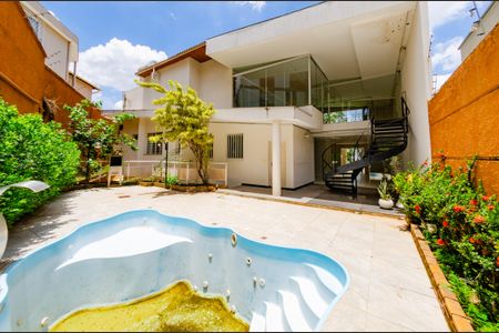 Casa à venda com 740m², 5 quartos e 6 vagasÁrea externa