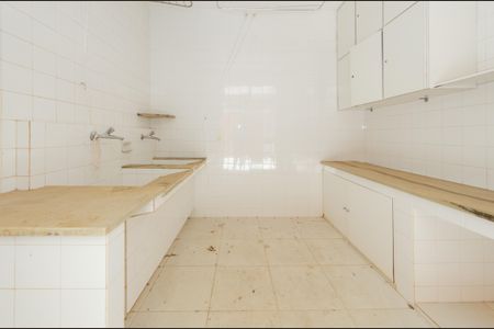 Casa à venda com 740m², 5 quartos e 6 vagasÁrea de serviço