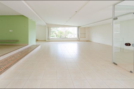 Casa à venda com 740m², 5 quartos e 6 vagasSalão