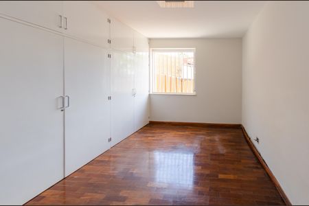 Casa à venda com 740m², 5 quartos e 6 vagasQuarto 1