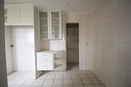 Apartamento para alugar com 140m², 3 quartos e 3 vagasCozinha - Armários