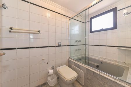 Apartamento para alugar com 276m², 4 quartos e 3 vagasBanheiro da Suíte 1