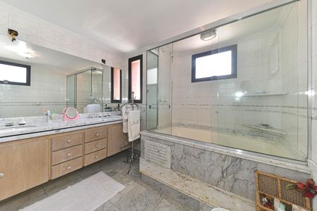 Apartamento para alugar com 276m², 4 quartos e 3 vagasBanheiro da Suíte 2