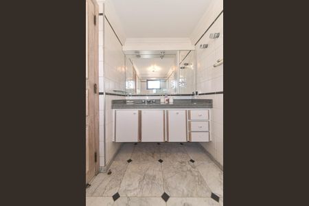 Apartamento para alugar com 276m², 4 quartos e 3 vagasBanheiro da Suíte 1