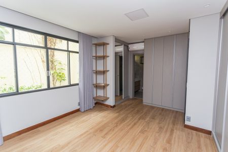 Apartamento para alugar com 255m², 4 quartos e 2 vagasSuíte