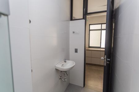 Apartamento para alugar com 255m², 4 quartos e 2 vagasBanheiro de serviço