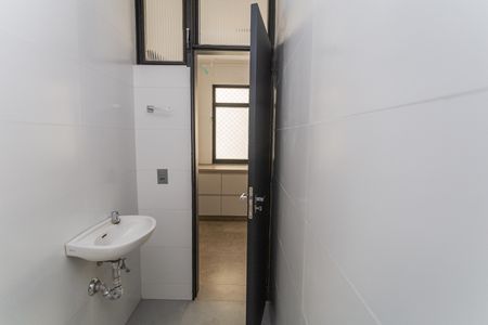 Apartamento para alugar com 255m², 4 quartos e 2 vagasBanheiro de serviço