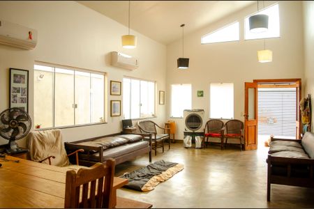 Casa para alugar com 5 quartos, 240m² em Setor Sul, Goiânia