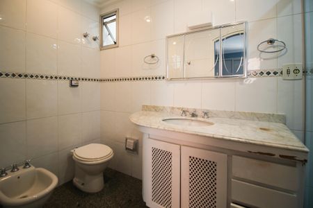 Apartamento à venda com 164m², 4 quartos e 3 vagasBanheiro da Suíte