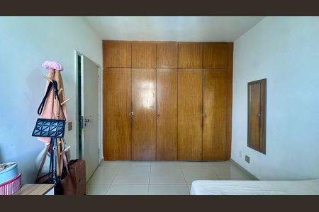 Quarto  de apartamento à venda com 3 quartos, 90m² em Santo Antônio, Belo Horizonte