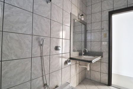 Casa para alugar com 240m², 4 quartos e 2 vagasBanheiro Social